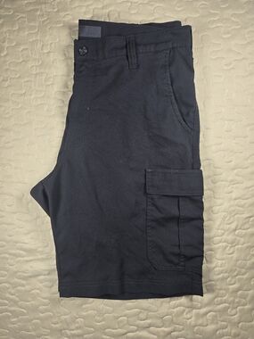 Men's Cargo Shorts in Black – Utility Pocket Design